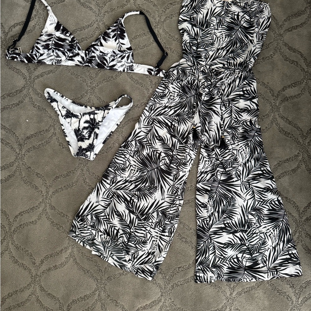 NWOT Monochrome Palm Print Swimwear Set